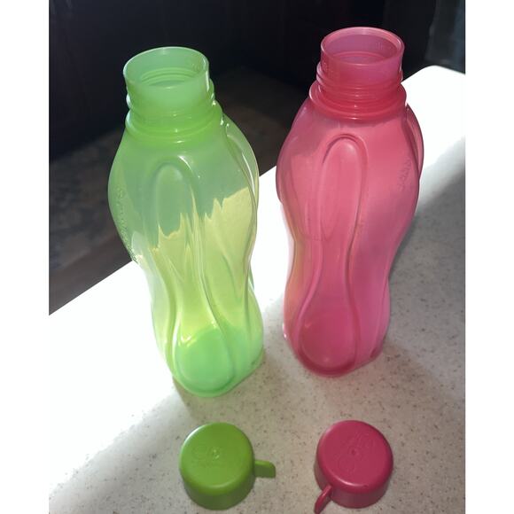 Tupperware Eco-Twist 16 Oz Water Bottle W/Twist Cap Set Of 2 - Green And Pink - Picture 4 of 4